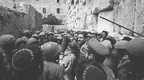 Shlomo Goren blows trumpet at Western Wall 1967.